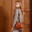 法式氣質高檔真皮寬肩帶手工油蠟皮手提側背斜背包