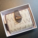 【頭層牛皮印花短夾】【小巧多卡位防盜刷】高檔牛皮真皮印花小蜜蜂裝飾搭扣拉鏈女錢包皮夾短夾