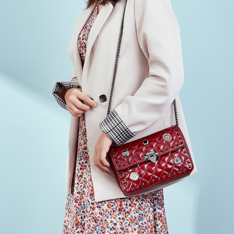 頂級頭層牛皮菱格貴婦女包小方包鉚釘鏈條側背包斜背包