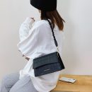 氣質百搭質感壓紋個性肩帶女包小方包側背斜背包