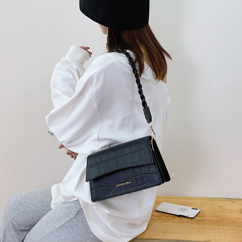 氣質百搭質感壓紋個性肩帶女包小方包側背斜背包