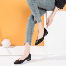 正韓版型超顯氣質百搭杏色絨面皮尖頭粗跟女鞋秋冬新款舒適小跟鞋