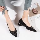 正韓版型超顯氣質百搭杏色絨面皮尖頭粗跟女鞋秋冬新款舒適小跟鞋