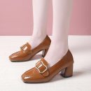 英倫方頭高跟單鞋女漆皮純色淺口粗跟皮帶扣時裝女鞋
