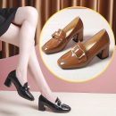 英倫方頭高跟單鞋女漆皮純色淺口粗跟皮帶扣時裝女鞋