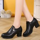 純色舒適大碼粗跟氣質媽媽鞋小皮鞋女秋季新款高跟女單鞋