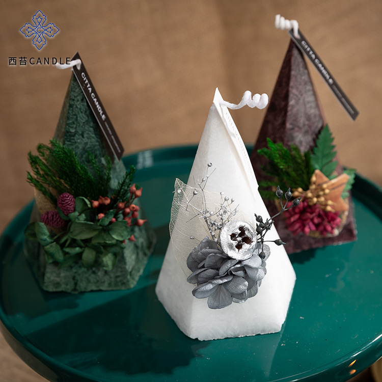 【二入組】【聖誕主題香氛蠟燭】【搭配永生花】【送托盤】純手工製聖誕主題冰花蠟搭配永生花香氛蠟燭二入禮盒