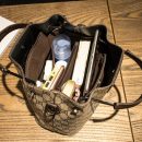 本季經典水桶包時尚流行百搭女包GD印花豎條紋咖色肩帶手提肩背斜背包