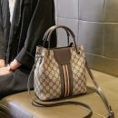 本季經典水桶包時尚流行百搭女包GD印花豎條紋咖色肩帶手提肩背斜背包