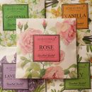 【六入】【英式田園香包】【帶掛鉤】【多香型】天然植萃香料英式田園衣櫃車載隨身擴香包香囊15g