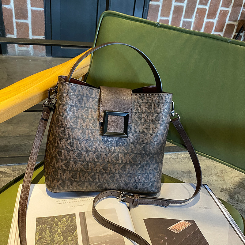 正韓版型超棒做工時尚流行百搭印花大容量水桶包女包手提肩背斜背包