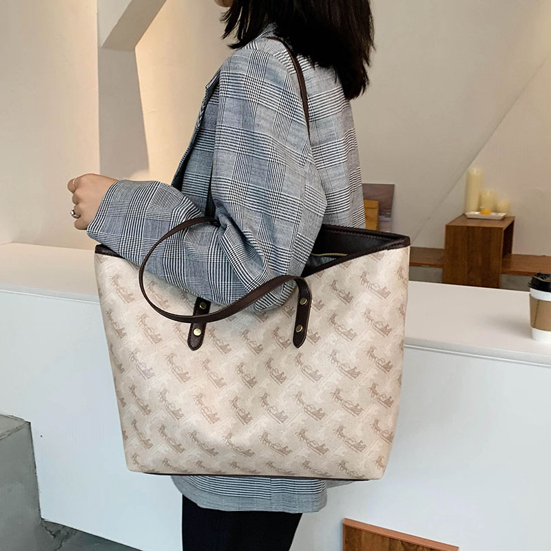 日系時尚馬車印花秋冬大包包女托特包單肩手提側背包