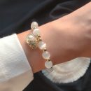 原創設計法式氣質白貓眼石配貝殼吊墜手鍊女文藝時尚水晶手鍊