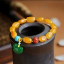 【收藏級雞油黃老蜜蠟】【翡翠平安鎖】吉祥開運平安順遂收藏級天然蜜蠟手鍊搭配翡翠平安鎖女手鍊手串